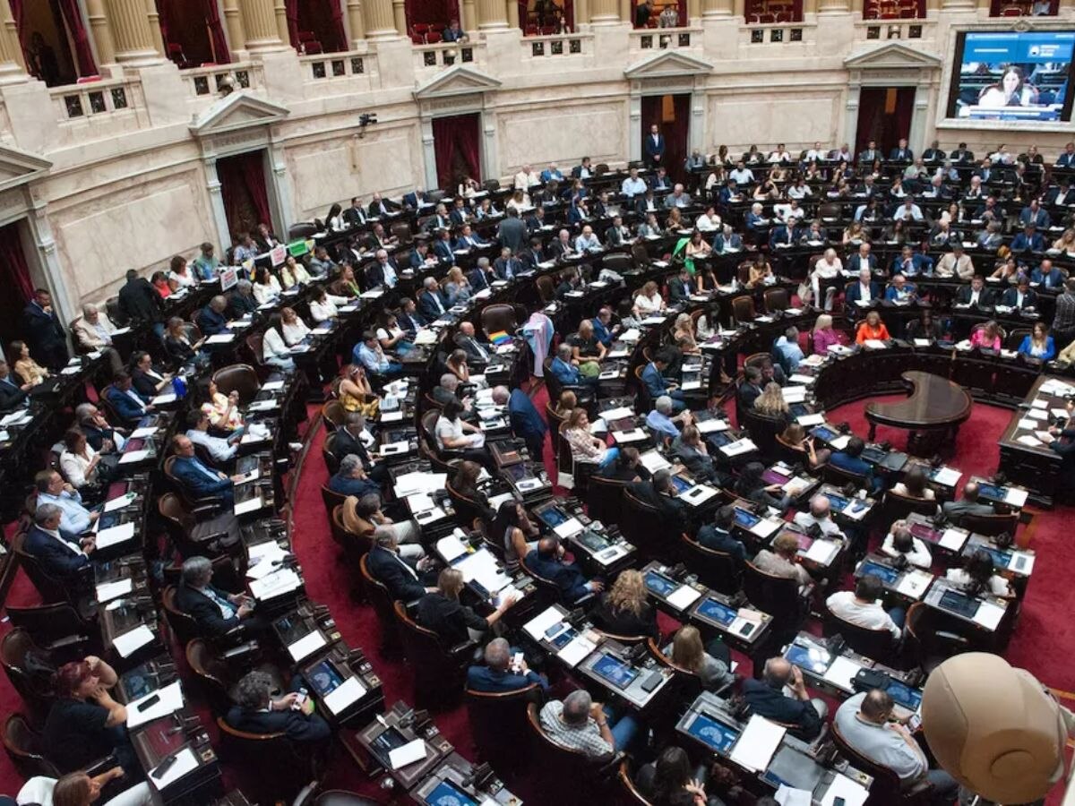Lee más sobre el artículo Promulgación de las Leyes N° 27.784 y N° 27.785: Juicio en Ausencia y Reiterancia en el Sistema Penal Argentino