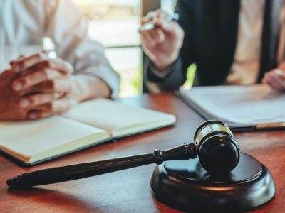 judges-female-lawyers-consultation-of-business.jpg